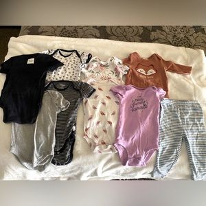Bundle Onesies in great condition range 6m-12 months